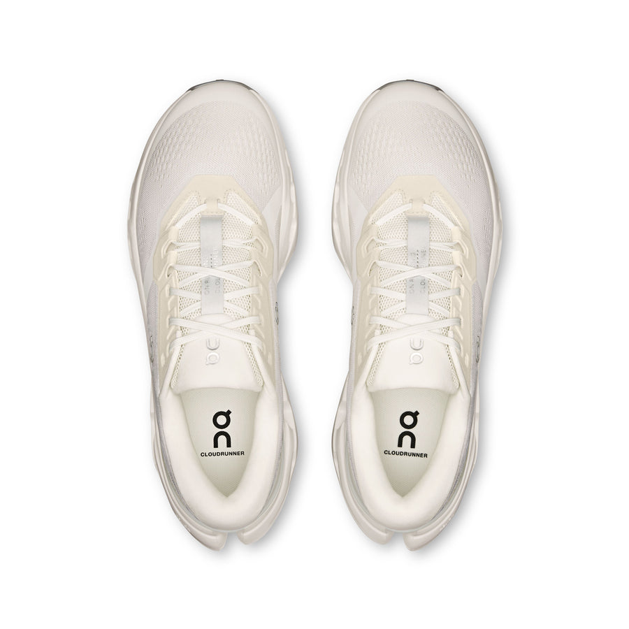 On Cloudrunner 3 Men in White | Glacier