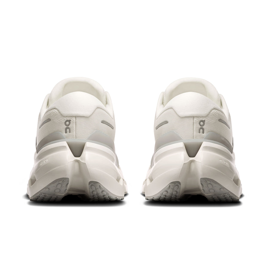 On Cloudrunner 3 Men in White | Glacier