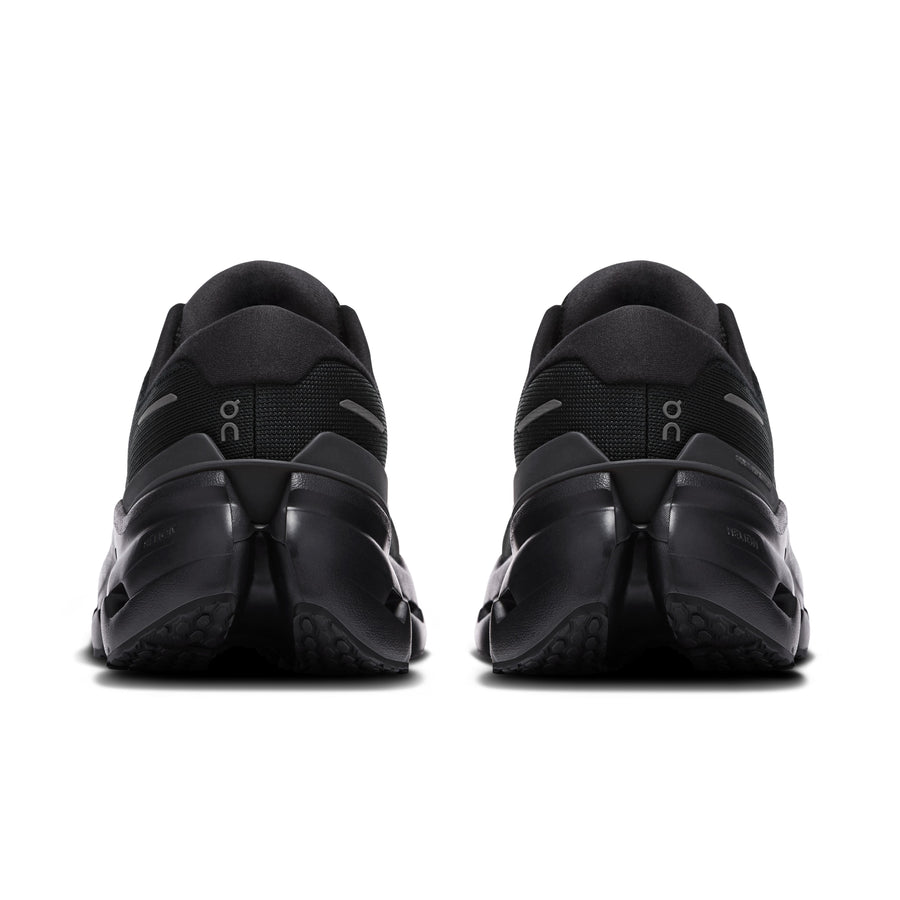 On Cloudrunner 3 Men in Black | Black