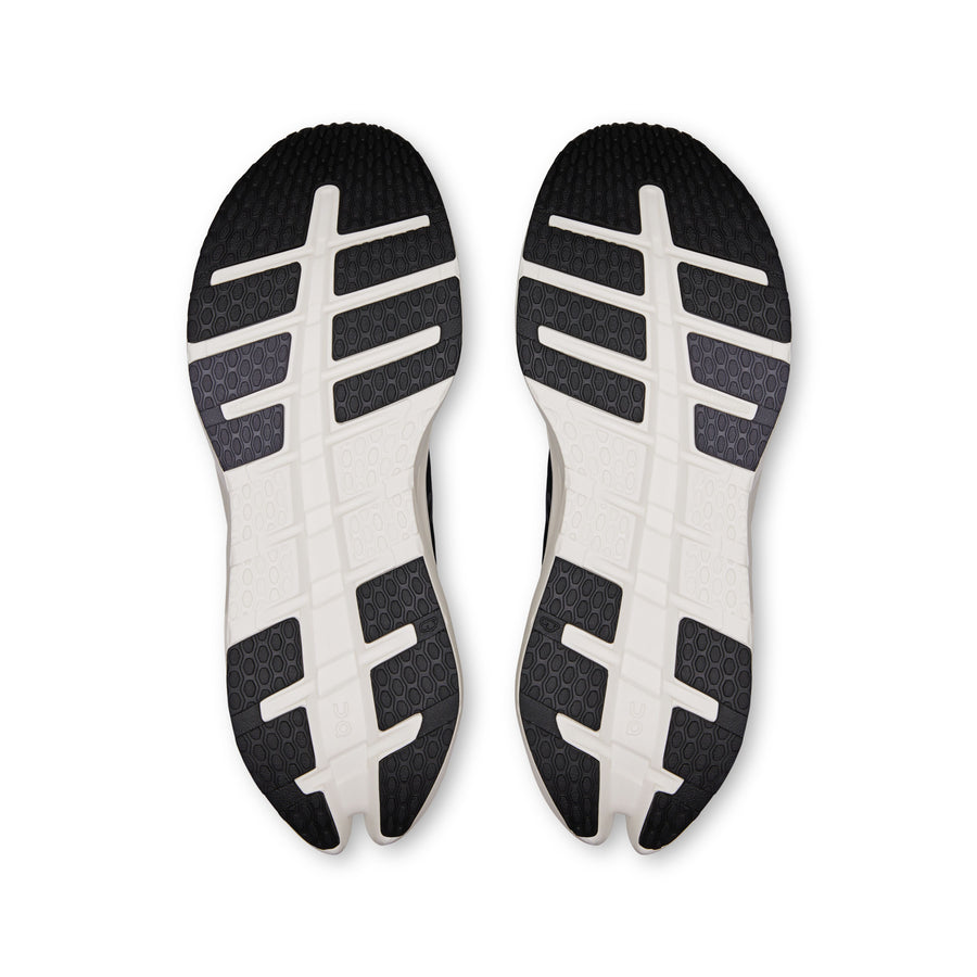 On Cloudrunner 3 Men in Black | Ivory