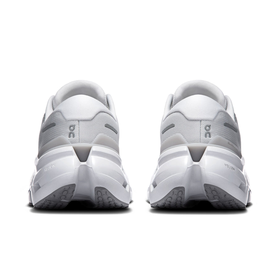 On Cloudrunner 3 Women in Frost | Glacier