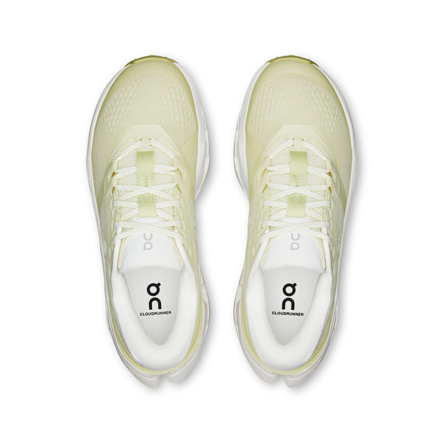 On Cloudrunner 3 Women in Seedling | Ivory