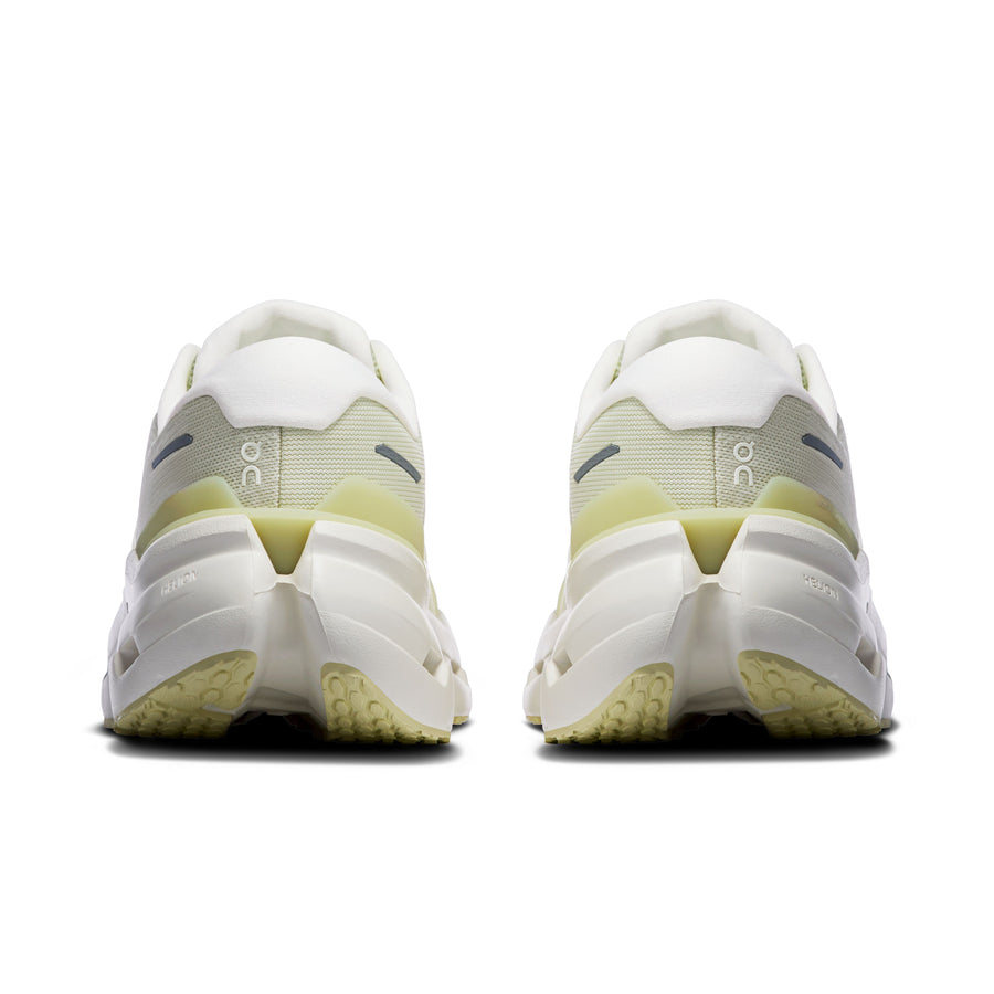 On Cloudrunner 3 Women in Seedling | Ivory